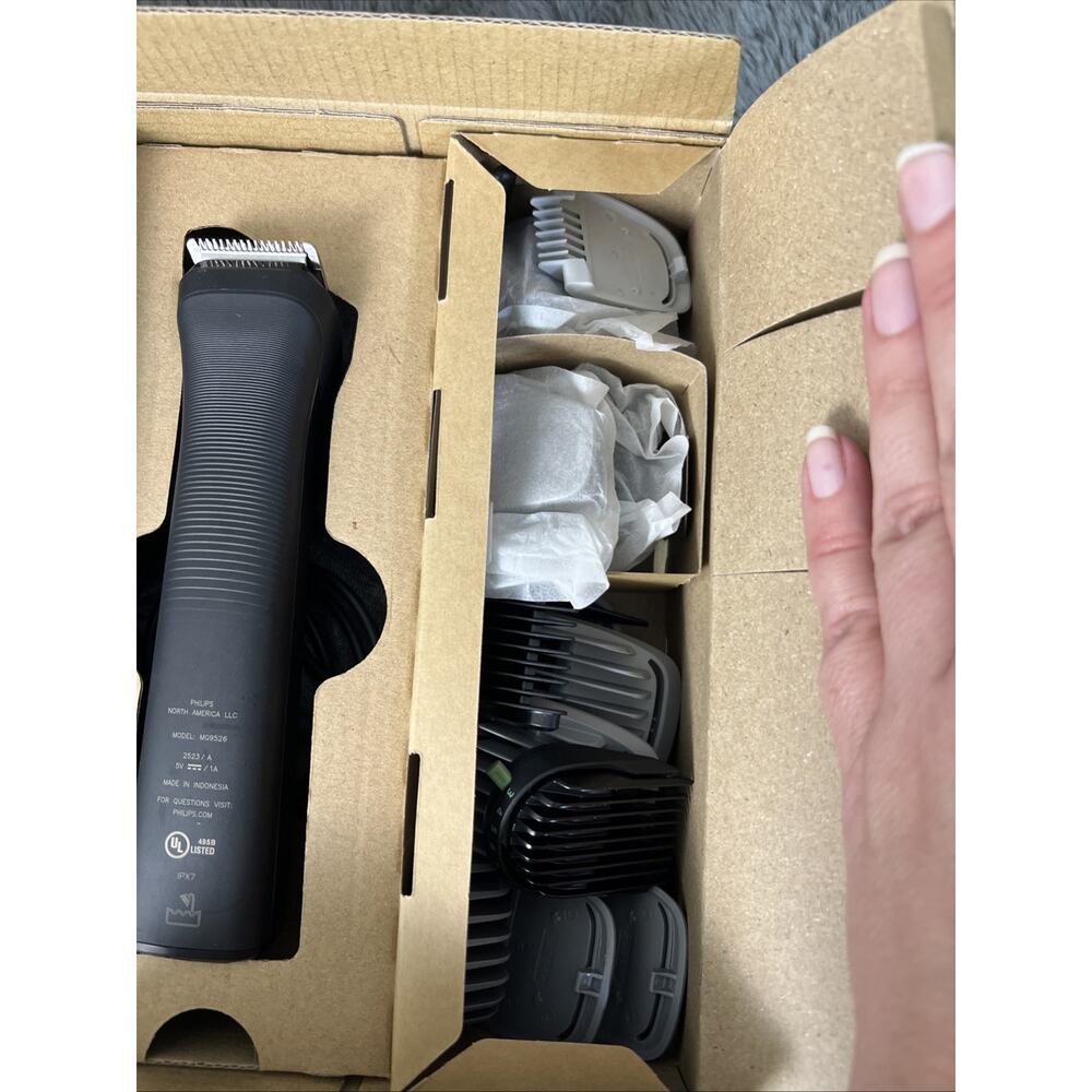 Philips Norelco All-in-One Multigroom Trimmer MG9526/40 - Picture 5 of 8